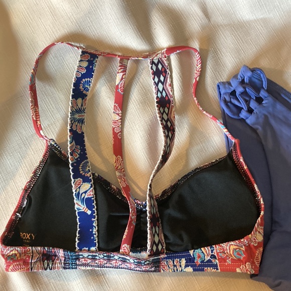 Roxy 2 piece swimsuit bikini - Picture 3 of 7